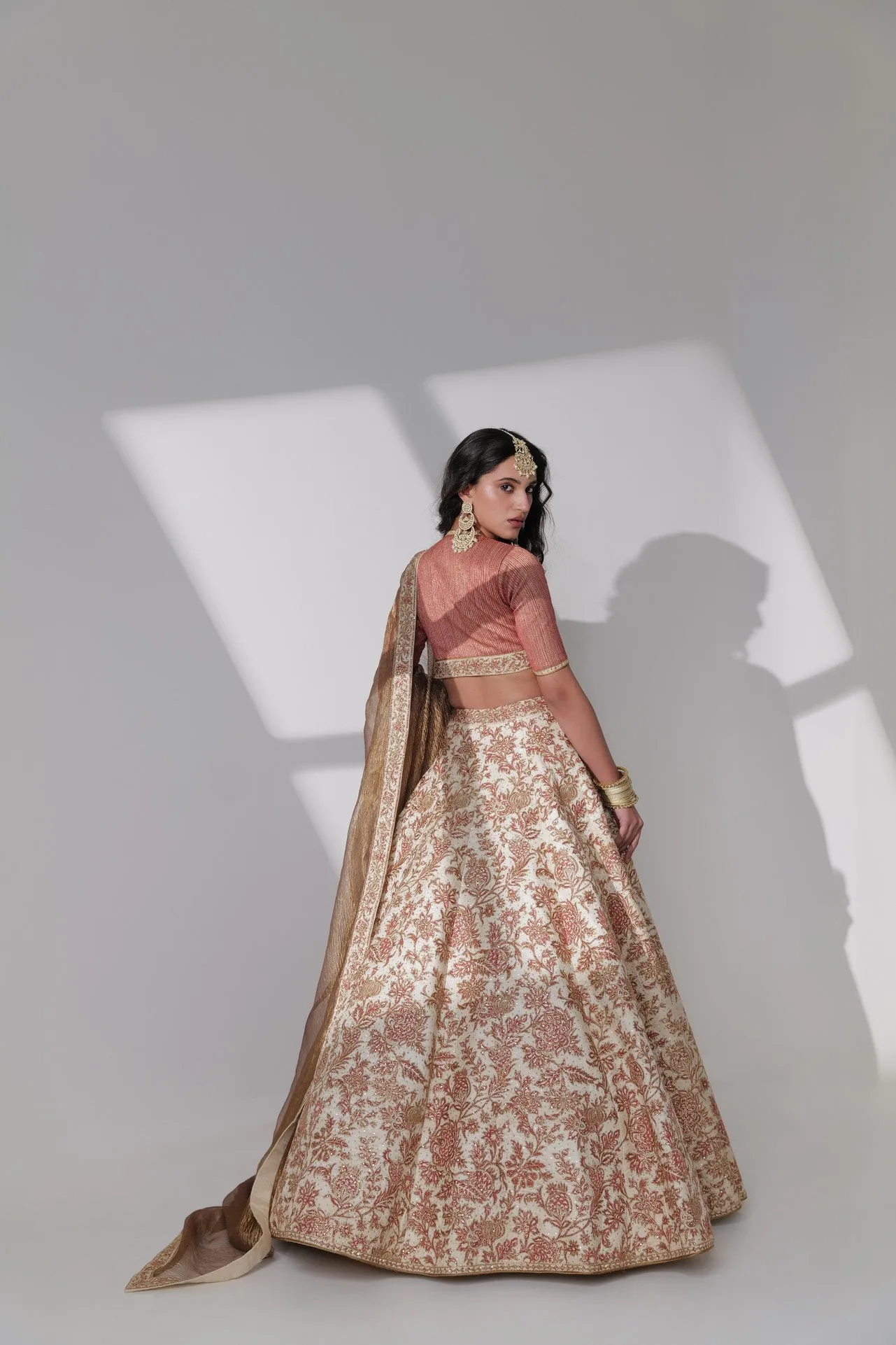 Akeera : Graceful Flower