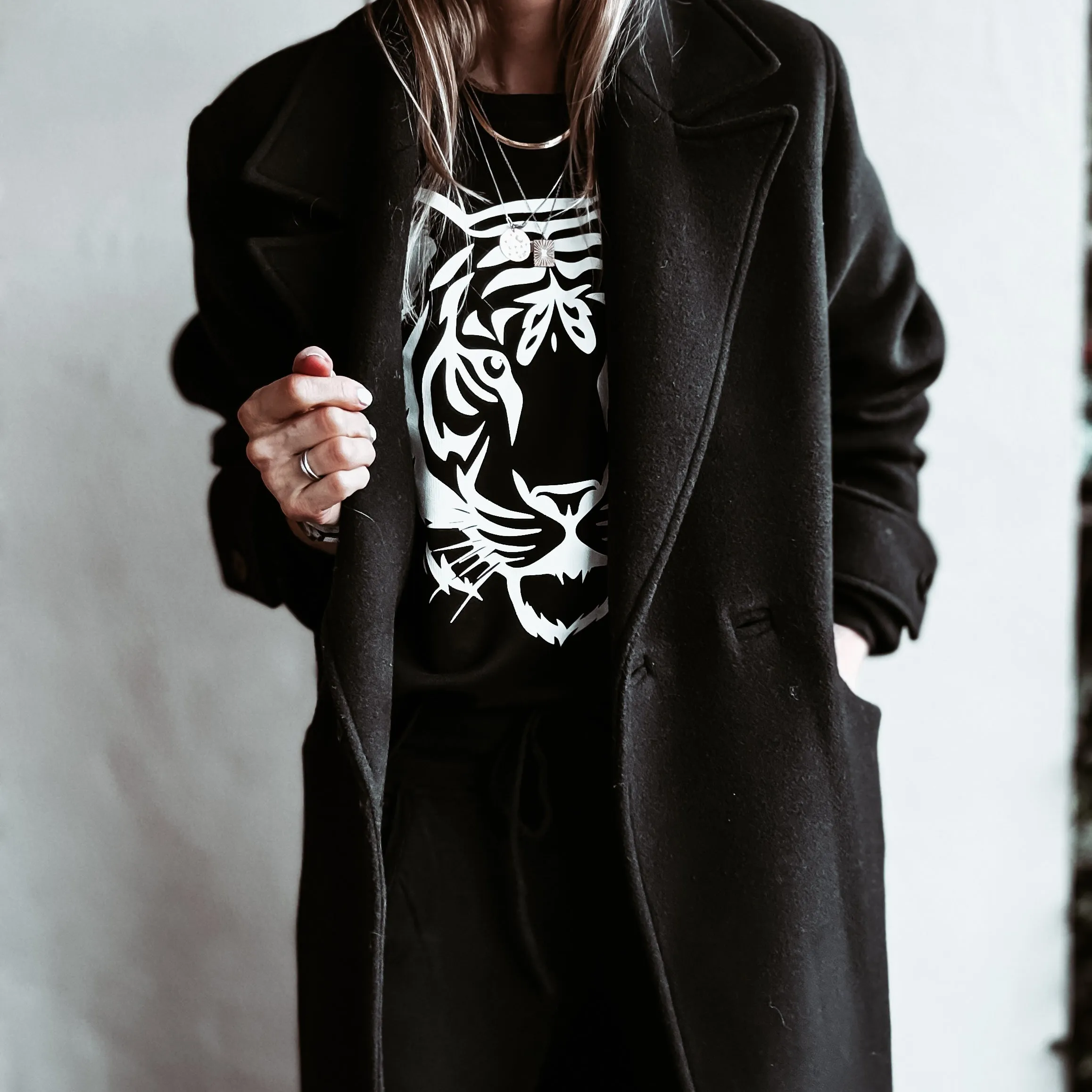 Black TIGER sweatshirt *relaxed style*
