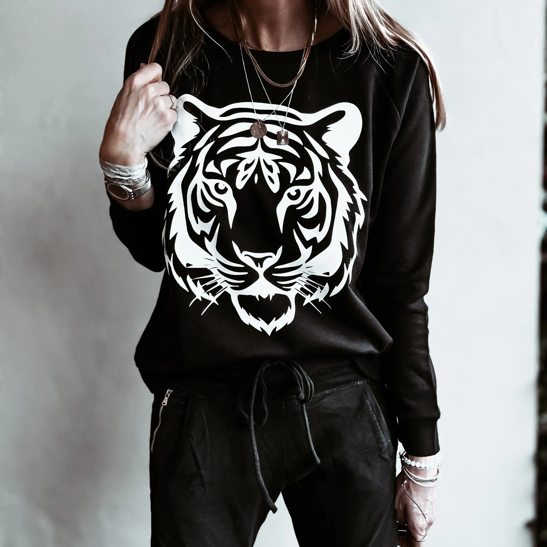 Black TIGER sweatshirt *relaxed style*