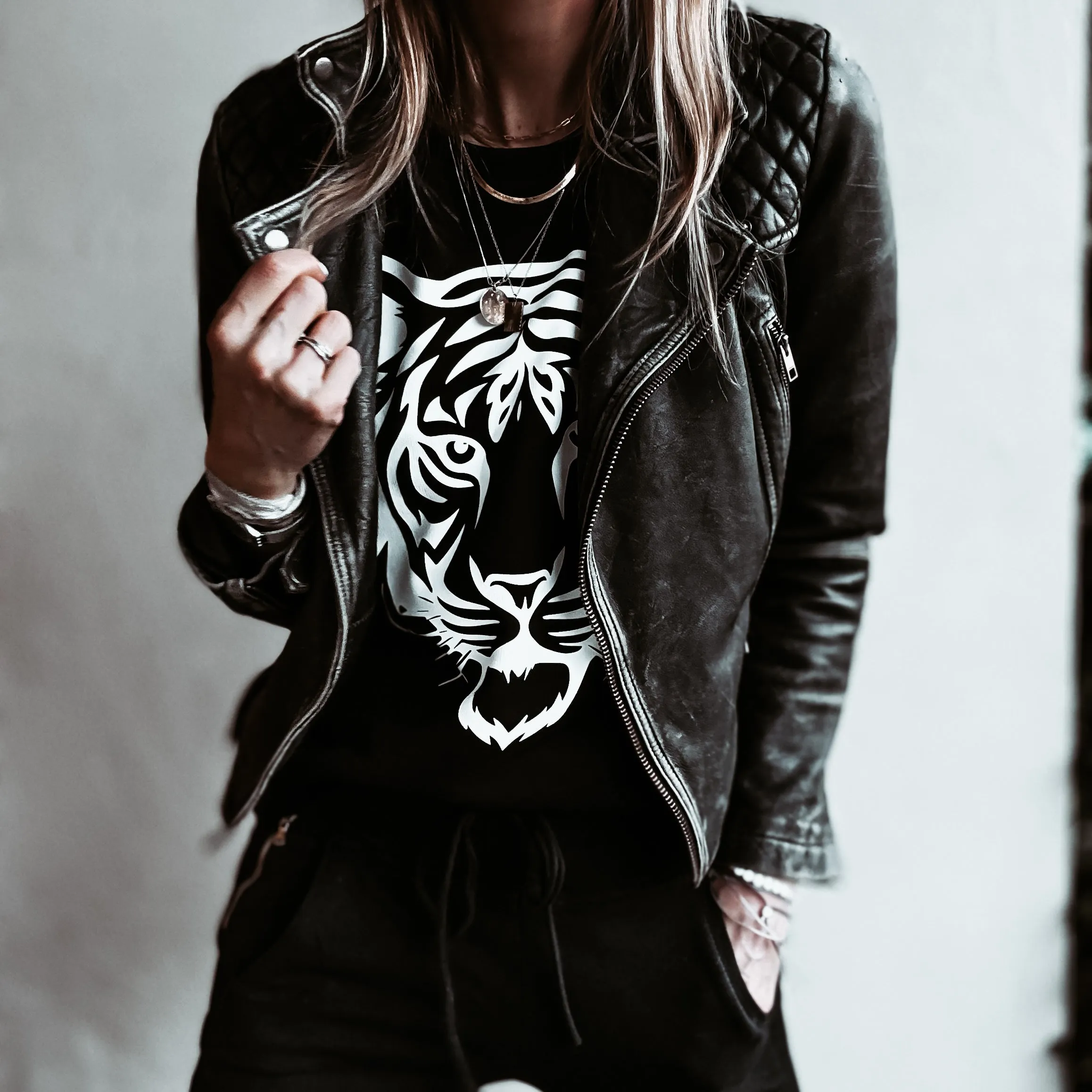 Black TIGER sweatshirt *relaxed style*