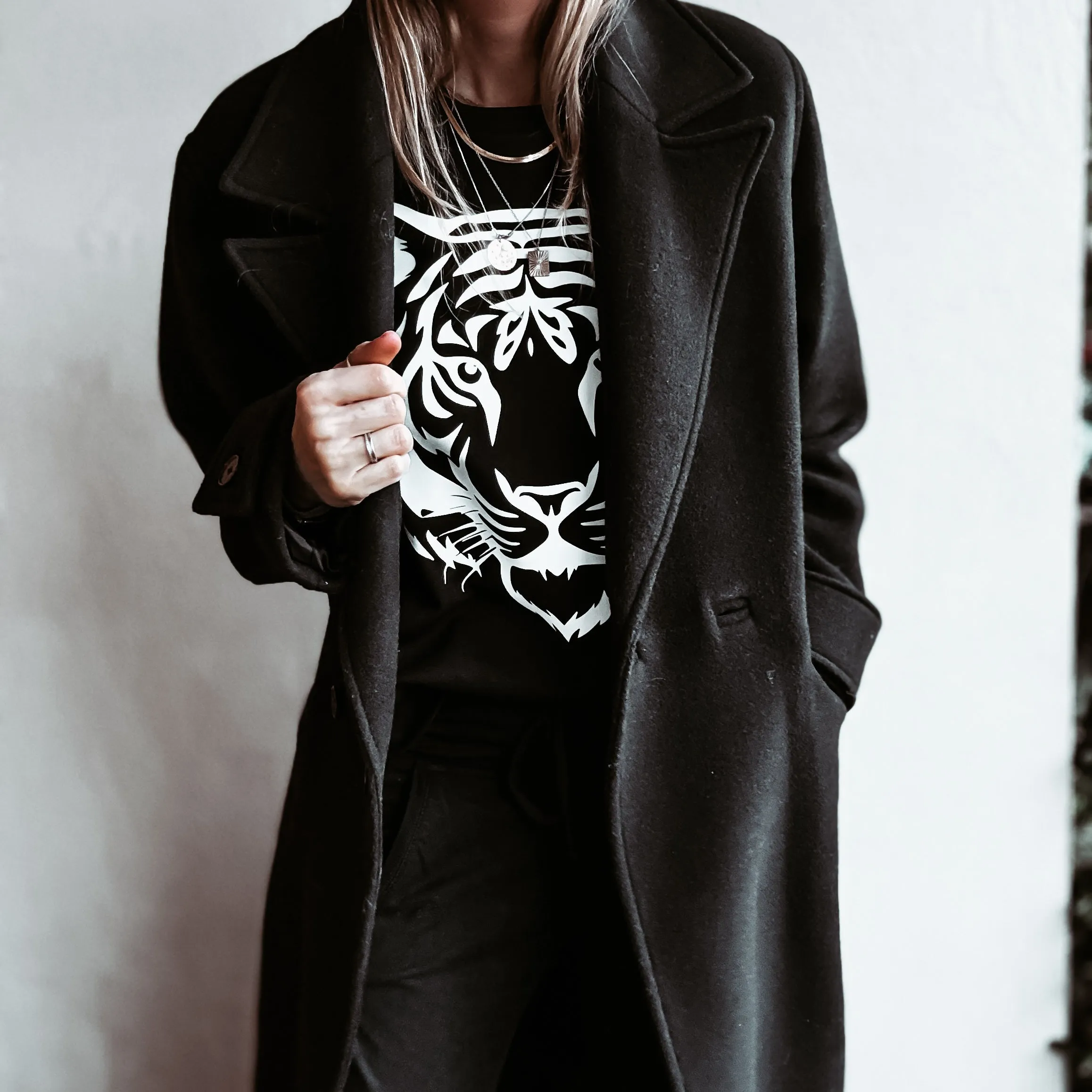 Black TIGER sweatshirt *relaxed style*