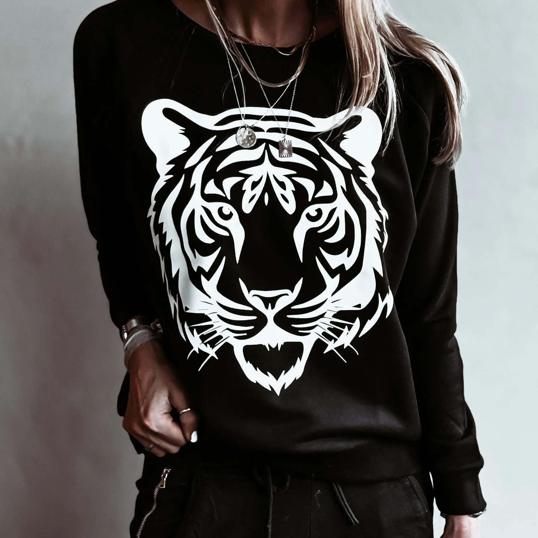 Black TIGER sweatshirt *relaxed style*