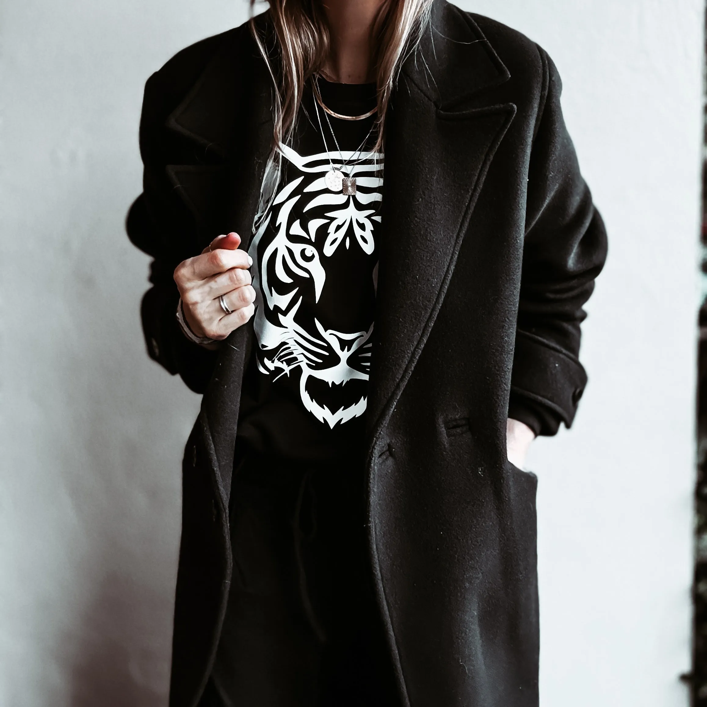 Black TIGER sweatshirt *relaxed style*