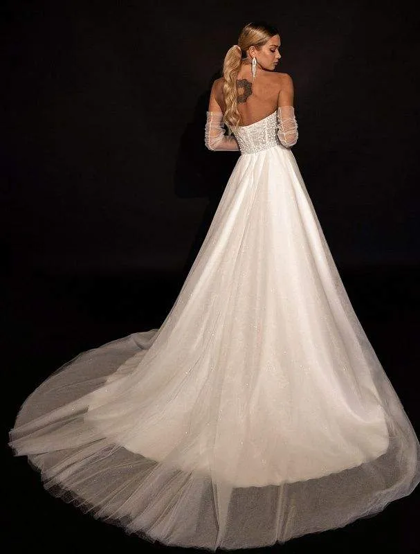 Graceful white Wedding Dress