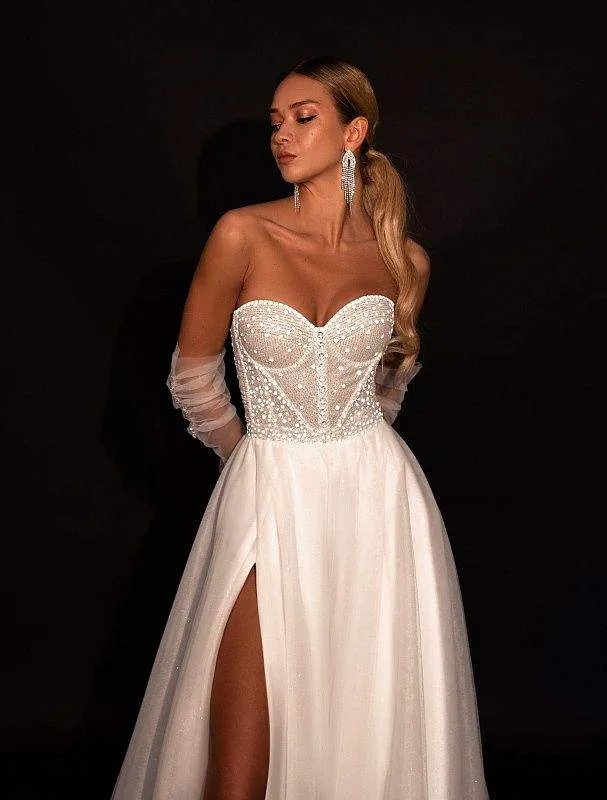 Graceful white Wedding Dress