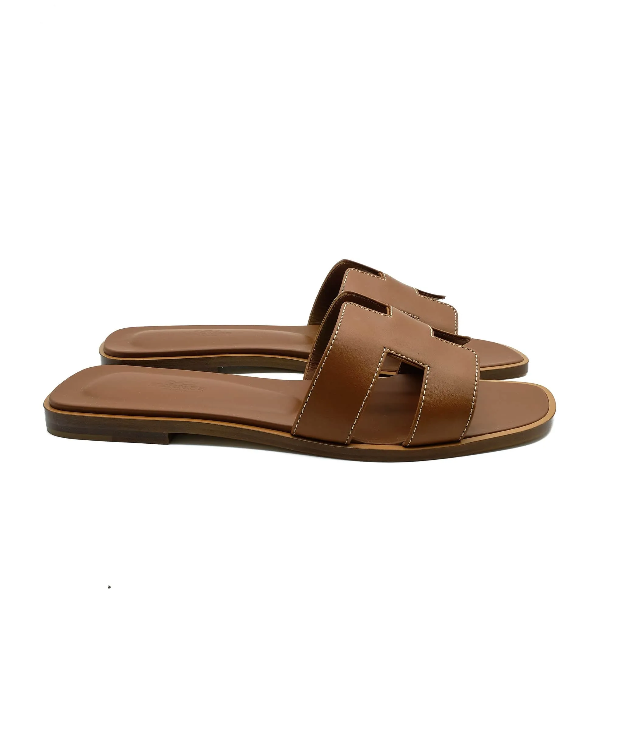 Hermes Oran Gold size 38 RJC1383