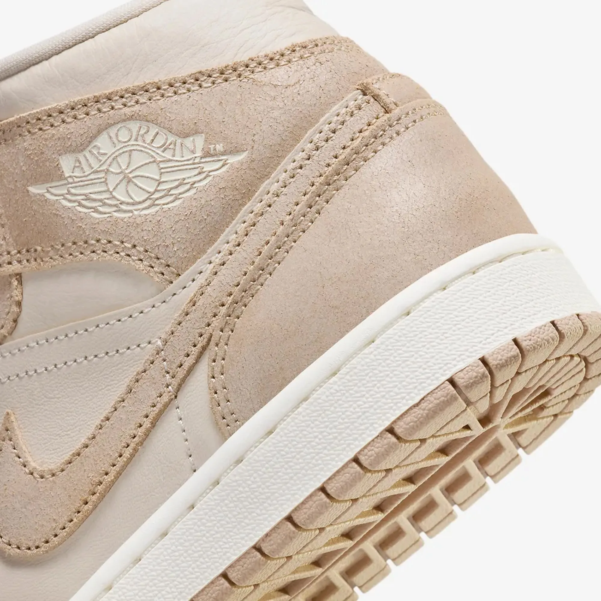 Jordan | WMN'S AIR JORDAN 1 MID SE  { LEGEND LT BROWN/LEGEND MD BROWN-SAIL