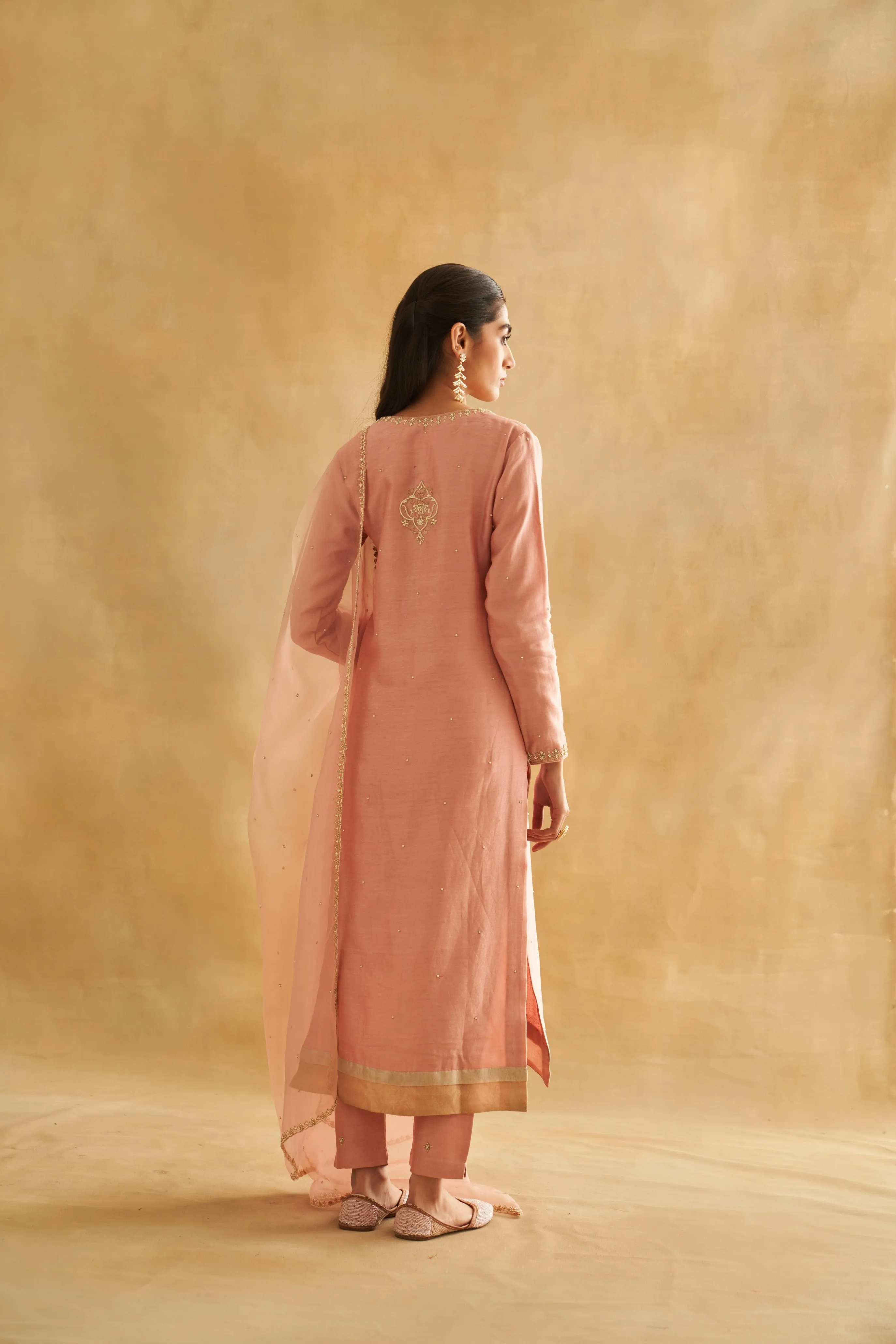 Lutfiya: graceful