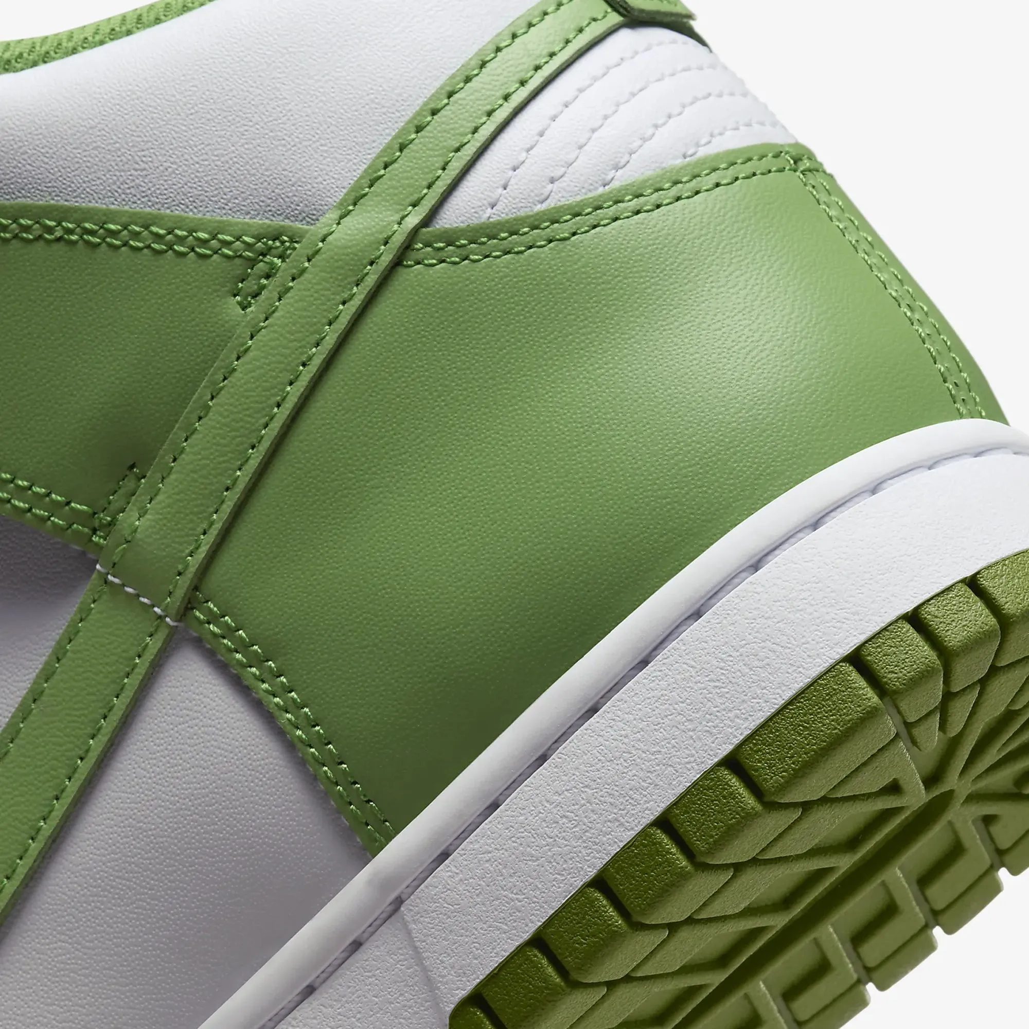 Nike | DUNK HIGH RETRO  { WHITE/CHLOROPHYLL-WHITE