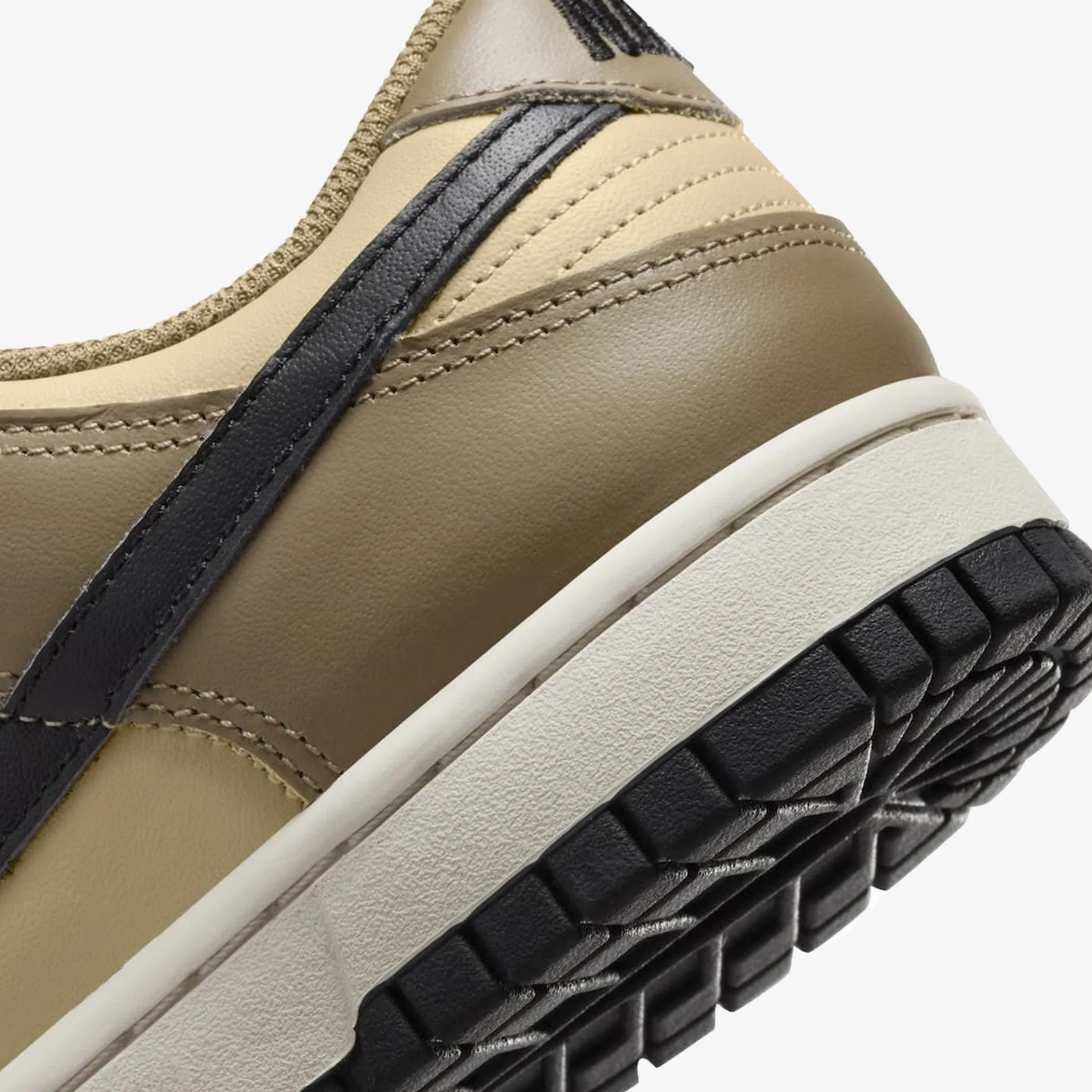 Nike | WMN'S DUNK LOW  { DK DRIFTWOOD/BLACK