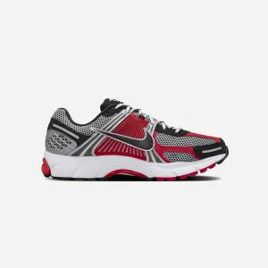 Nike Zoom Vomero 5 Metallic Silver University Red