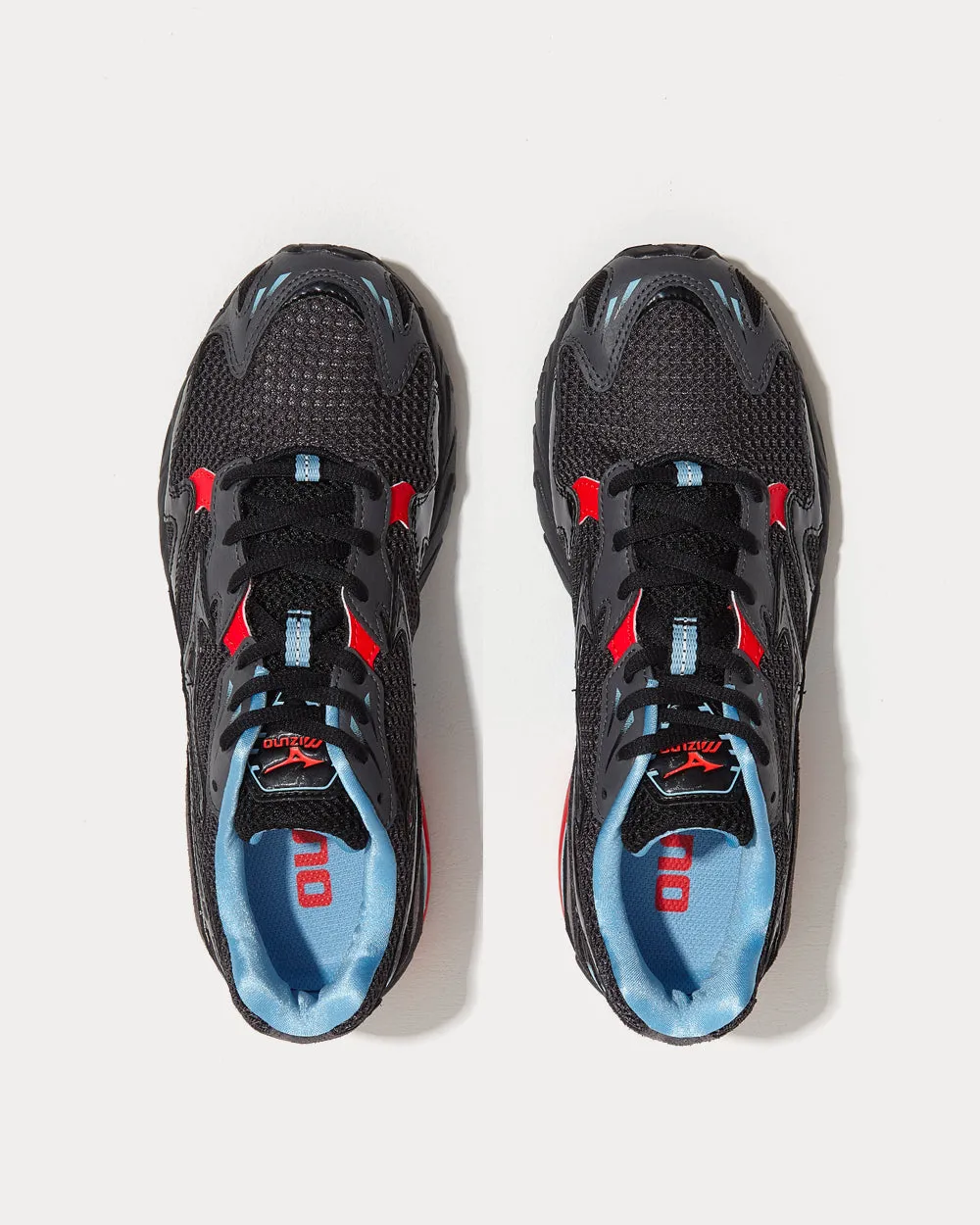 Wave Rider 10 Black Low Top Sneakers