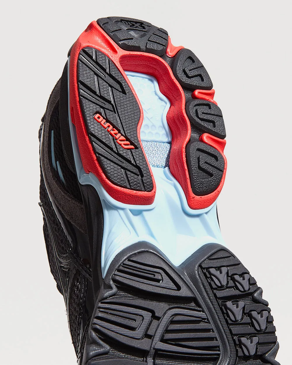 Wave Rider 10 Black Low Top Sneakers